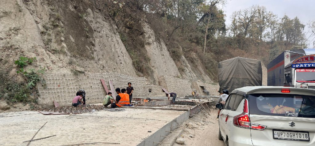 नारायणगढ–बुटवल सडकः दाउन्नेमा एकतर्फी ढलानको काम सकियो